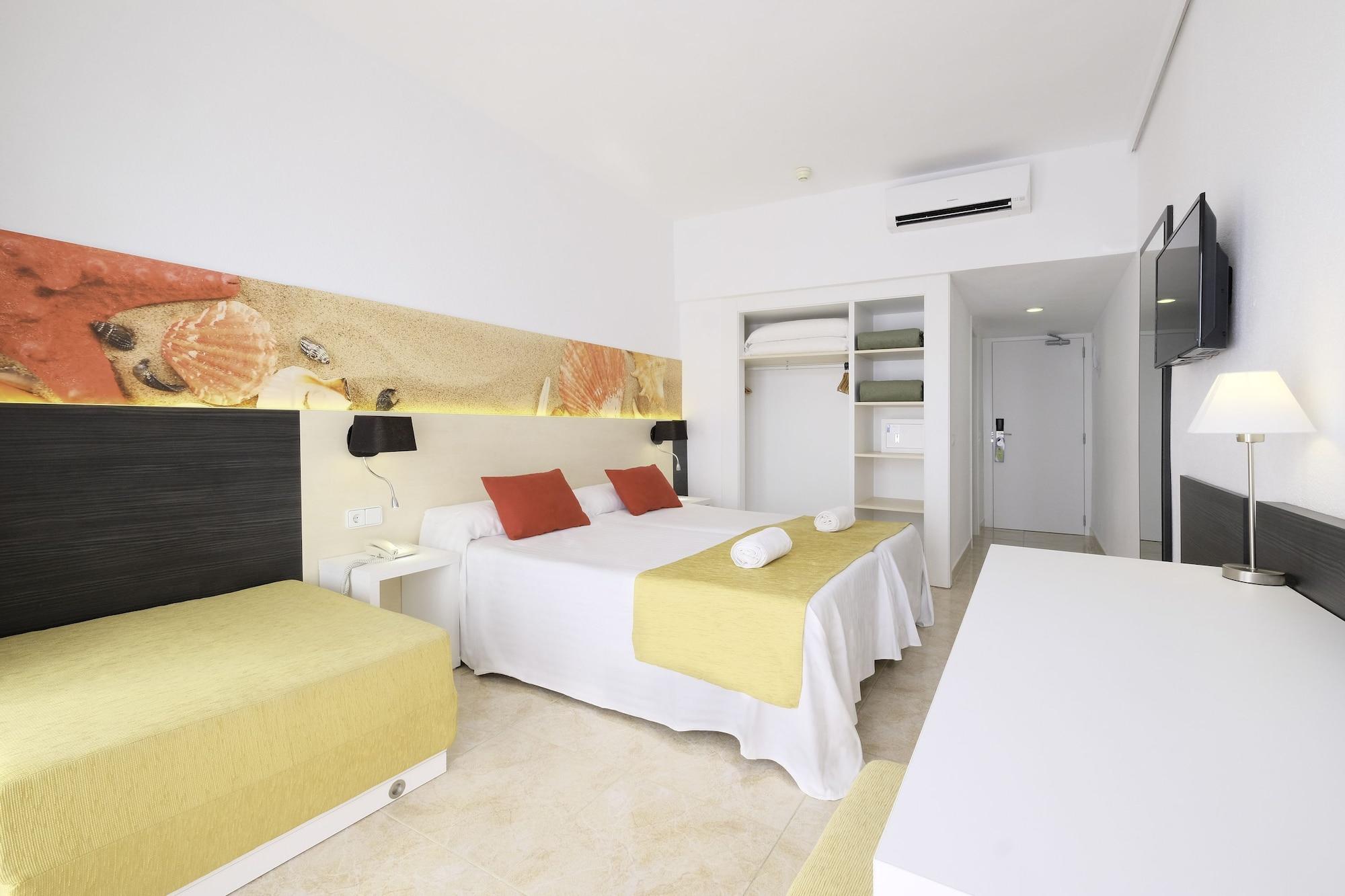 Azuline Hotel Bergantin San Antonio  Bagian luar foto