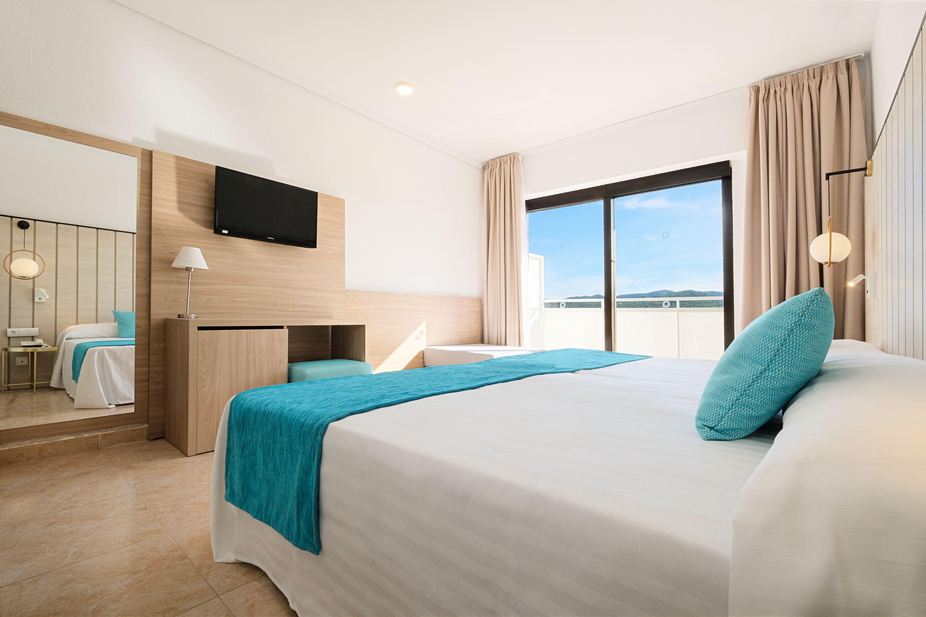 Azuline Hotel Bergantin San Antonio  Bagian luar foto