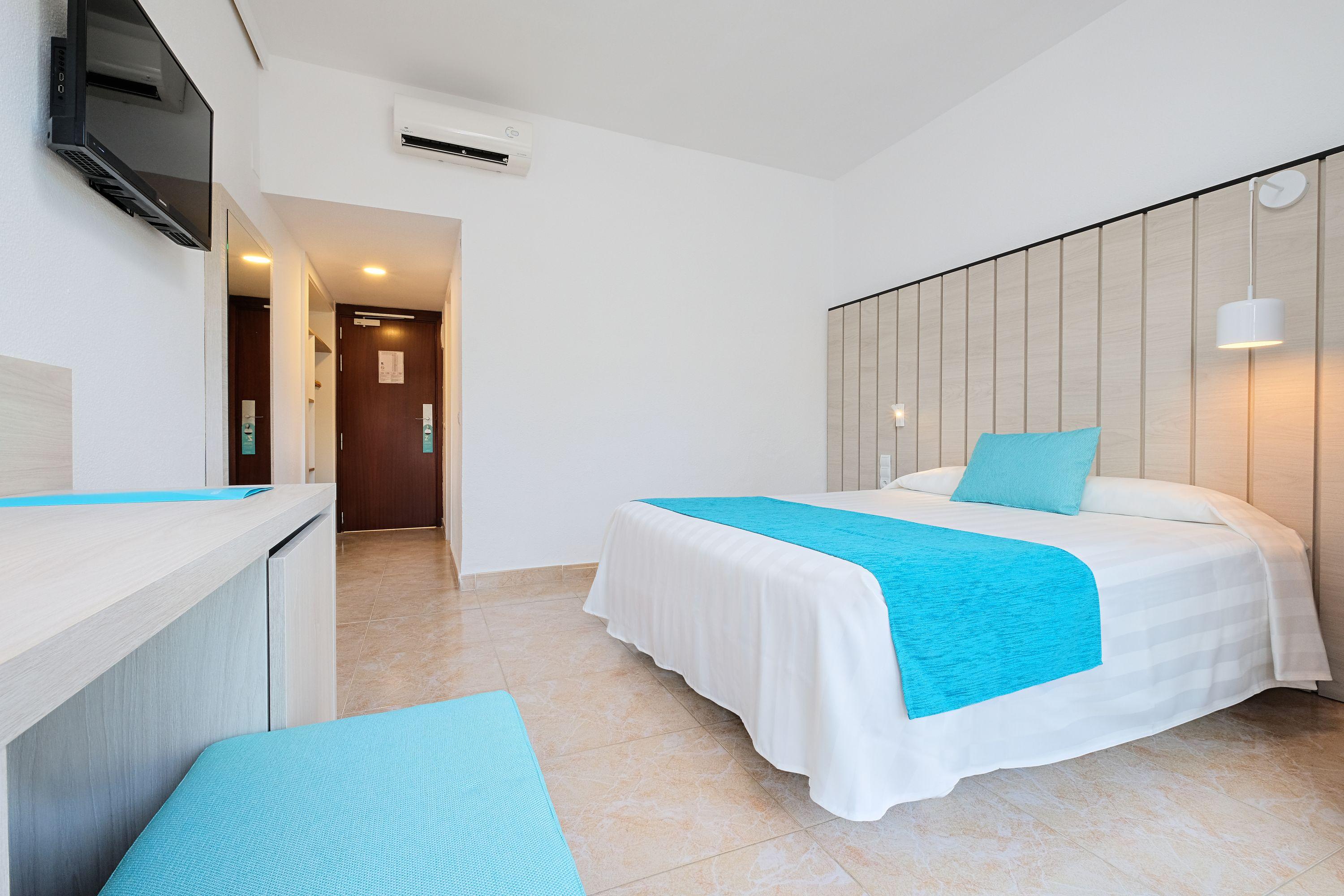 Azuline Hotel Bergantin San Antonio  Bagian luar foto