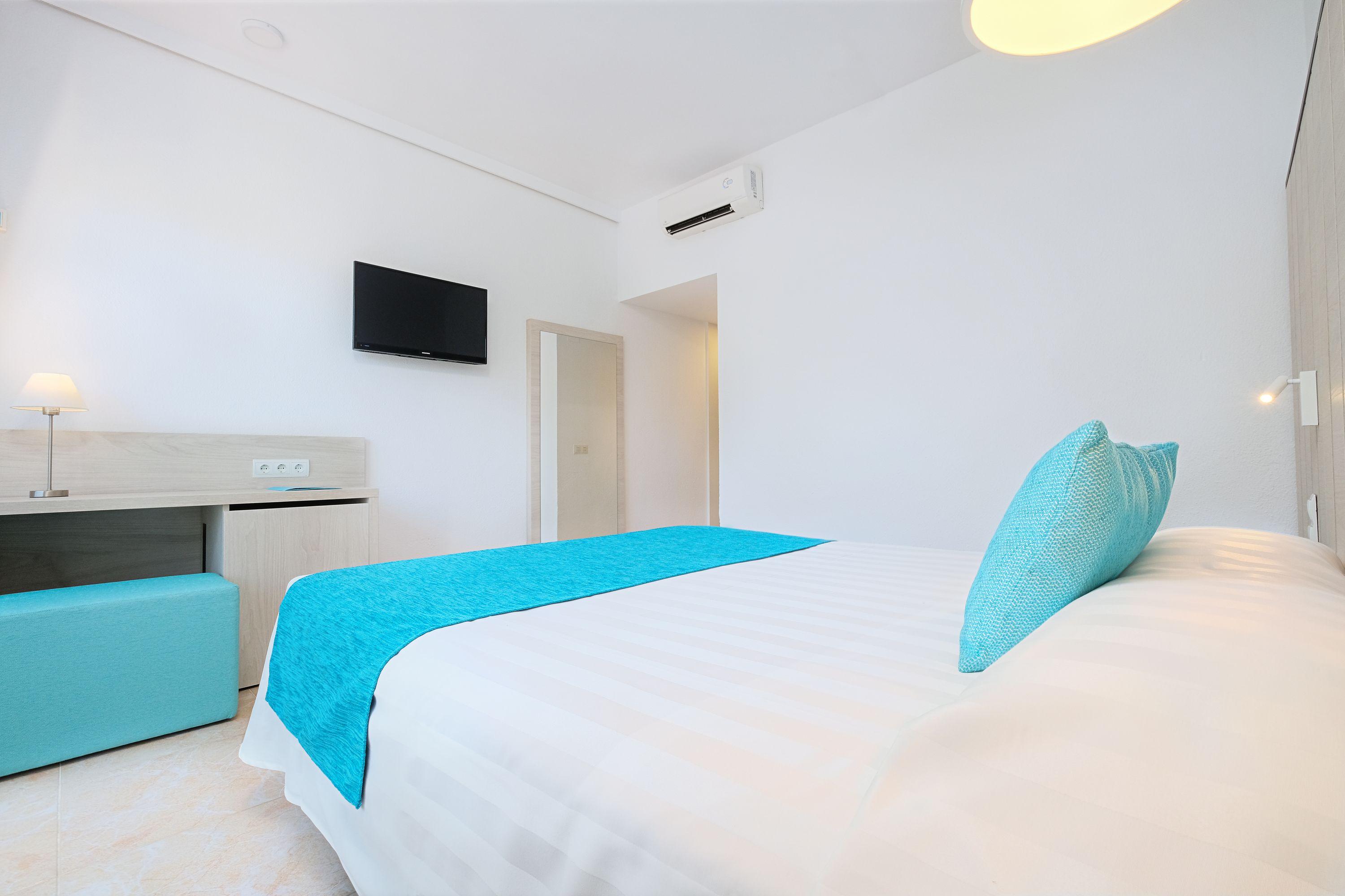 Azuline Hotel Bergantin San Antonio  Bagian luar foto