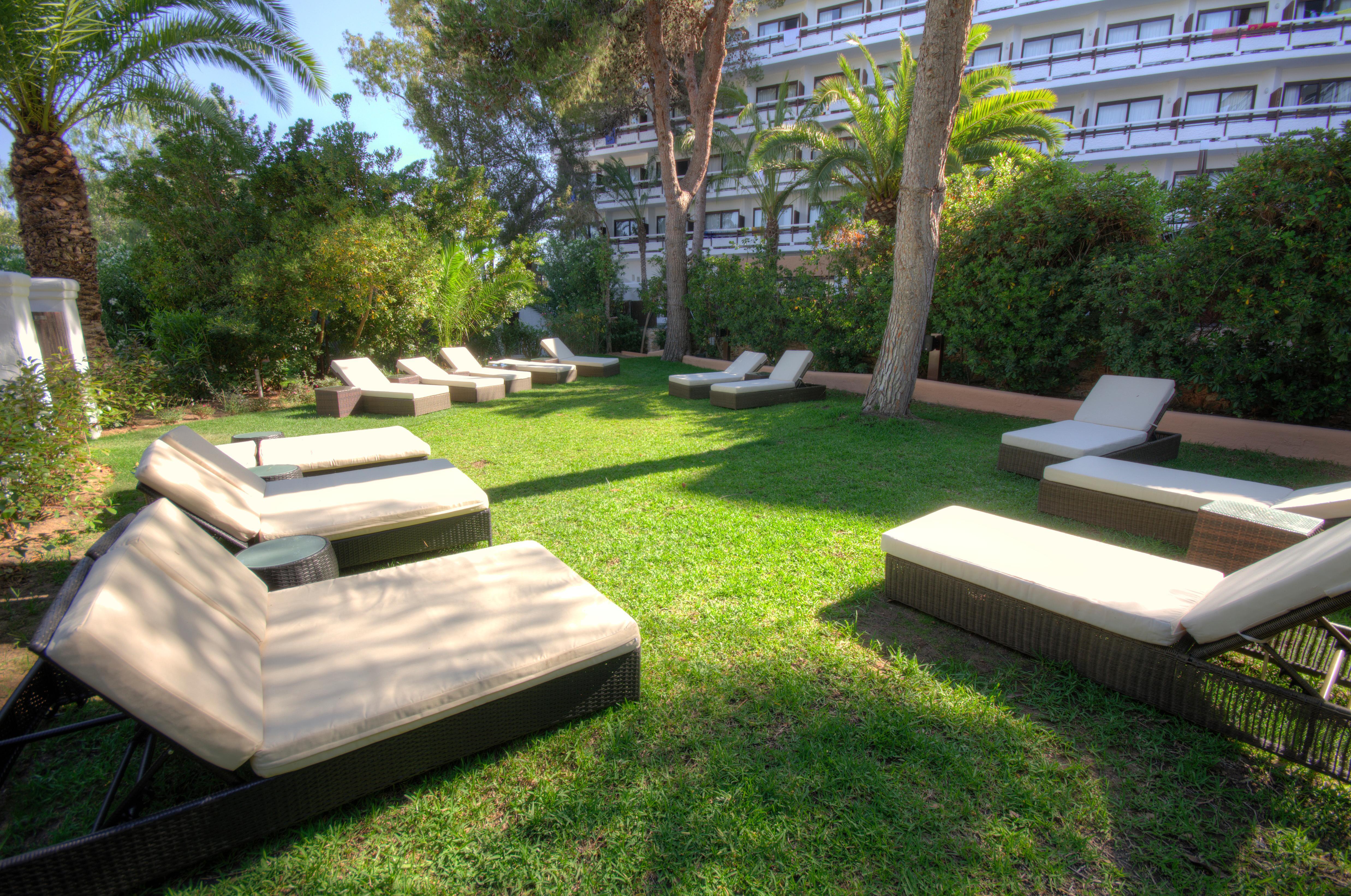 Azuline Hotel Bergantin San Antonio  Bagian luar foto