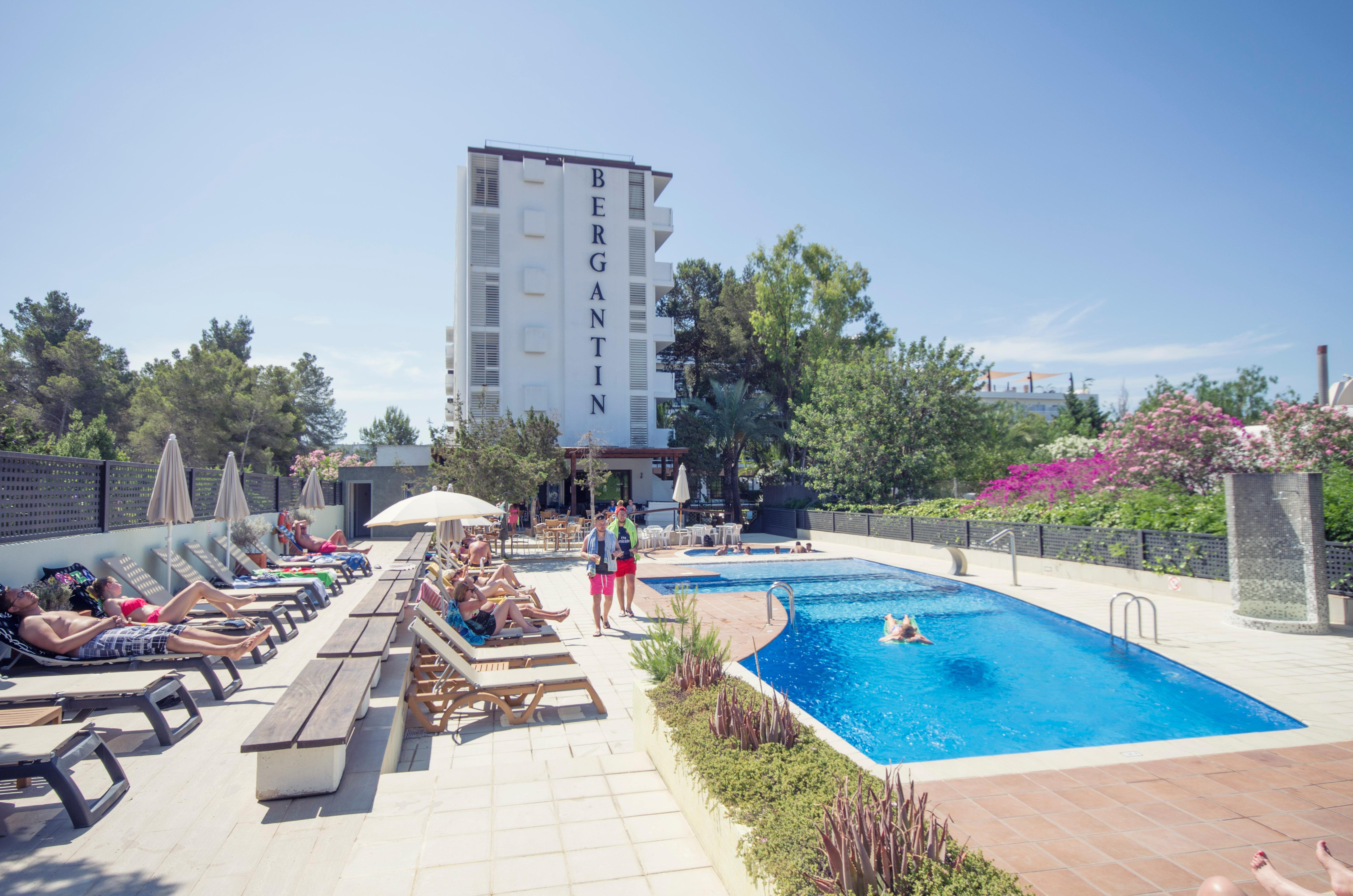 Azuline Hotel Bergantin San Antonio  Bagian luar foto