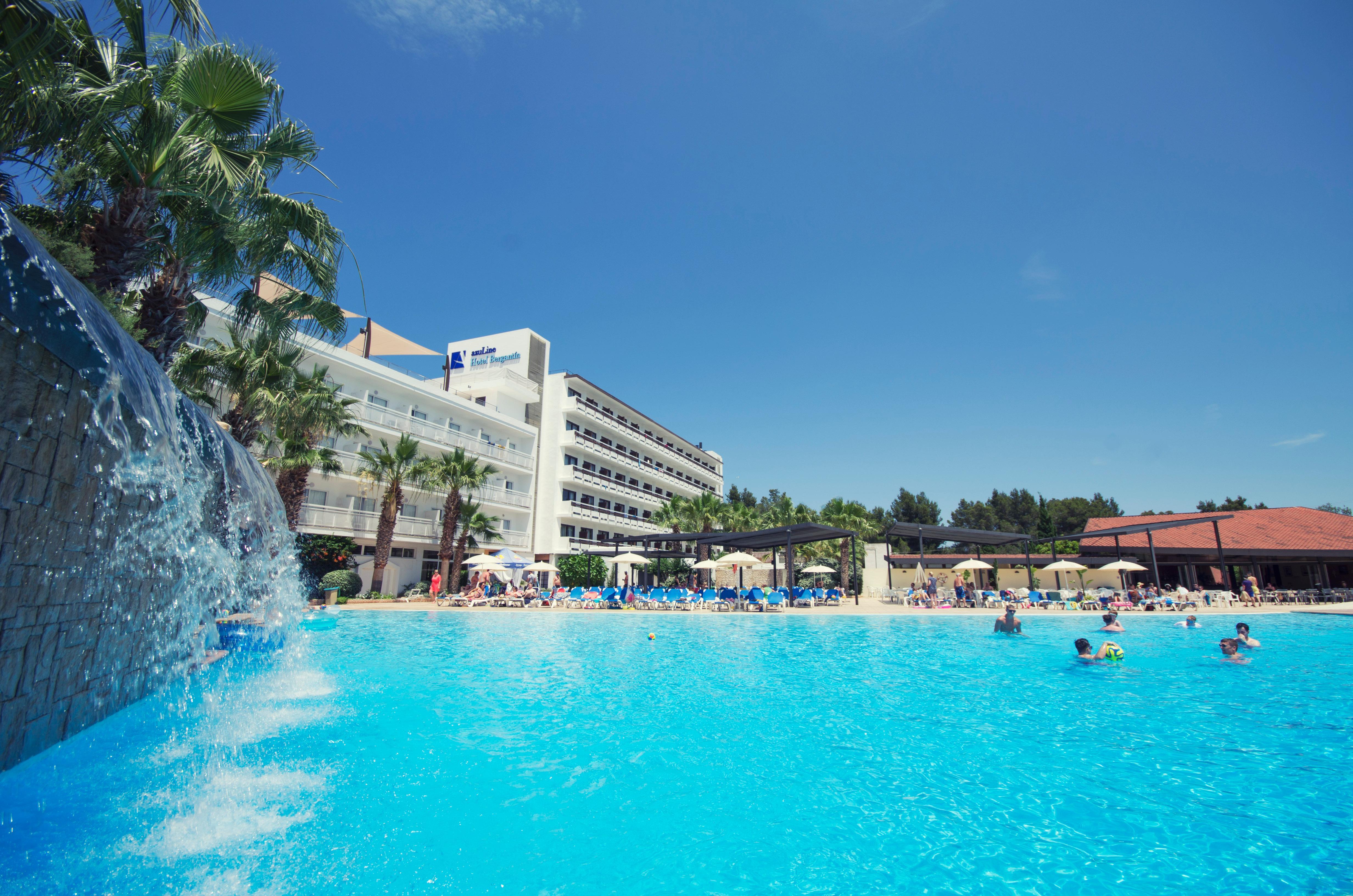 Azuline Hotel Bergantin San Antonio  Bagian luar foto